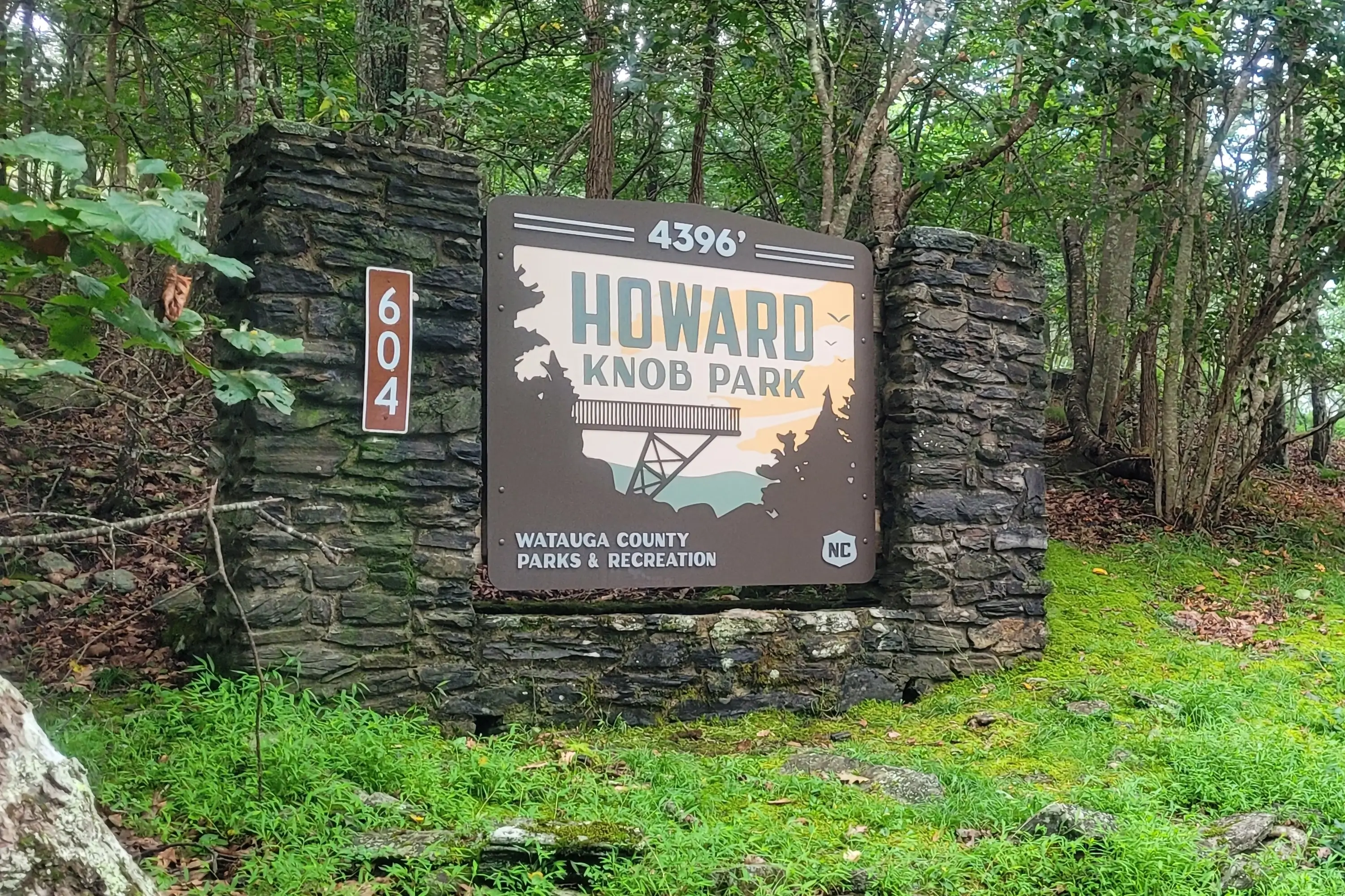 The entrance sign to Howard Knob Park
