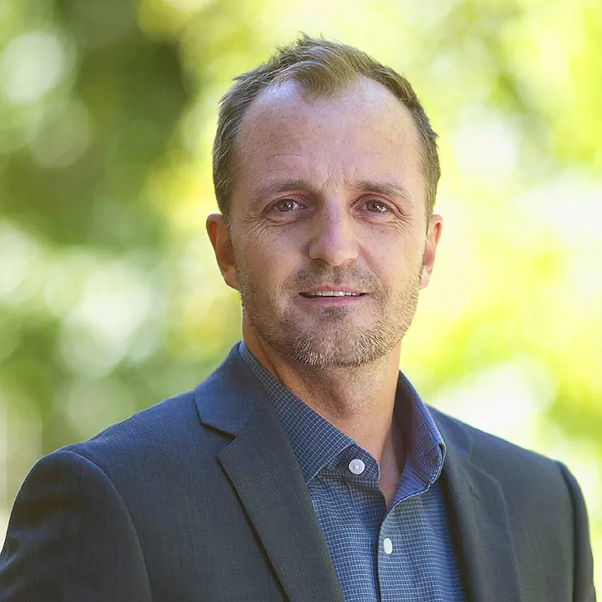 Photo of Matt Powell.