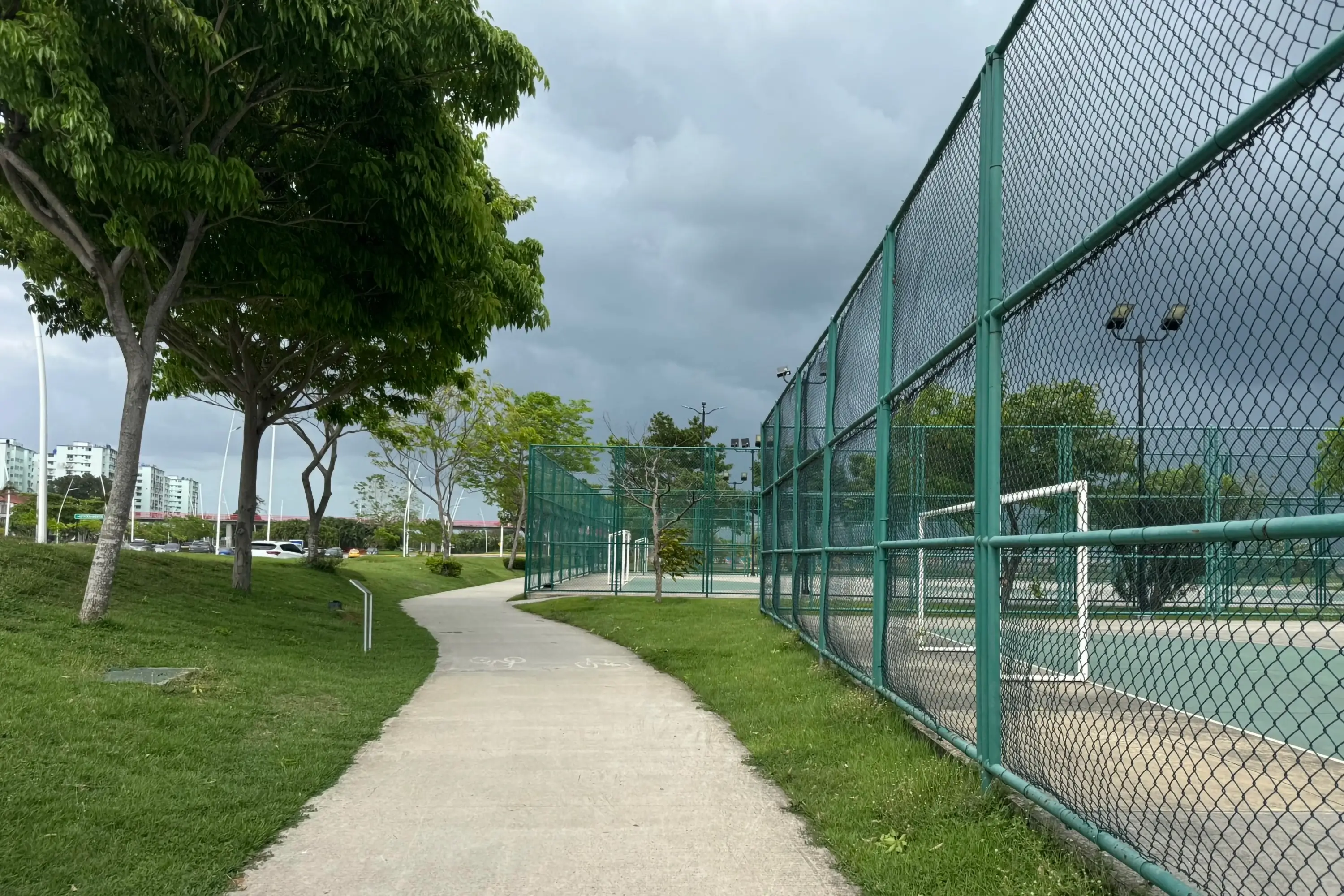 A sidewalk going by courts